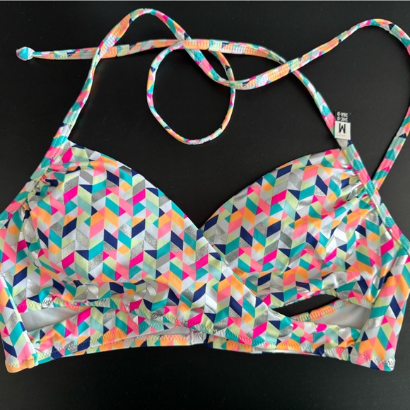 Victoria’s Secret Criss Cross Bikini Top - Picture 1 of 2